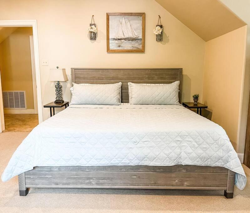 Pet Friendly Tranquil Cottage With Fire-Pit And Seasonal Hot Tub Sept-March Minutes To Beaches דופין איילנד מראה חיצוני תמונה